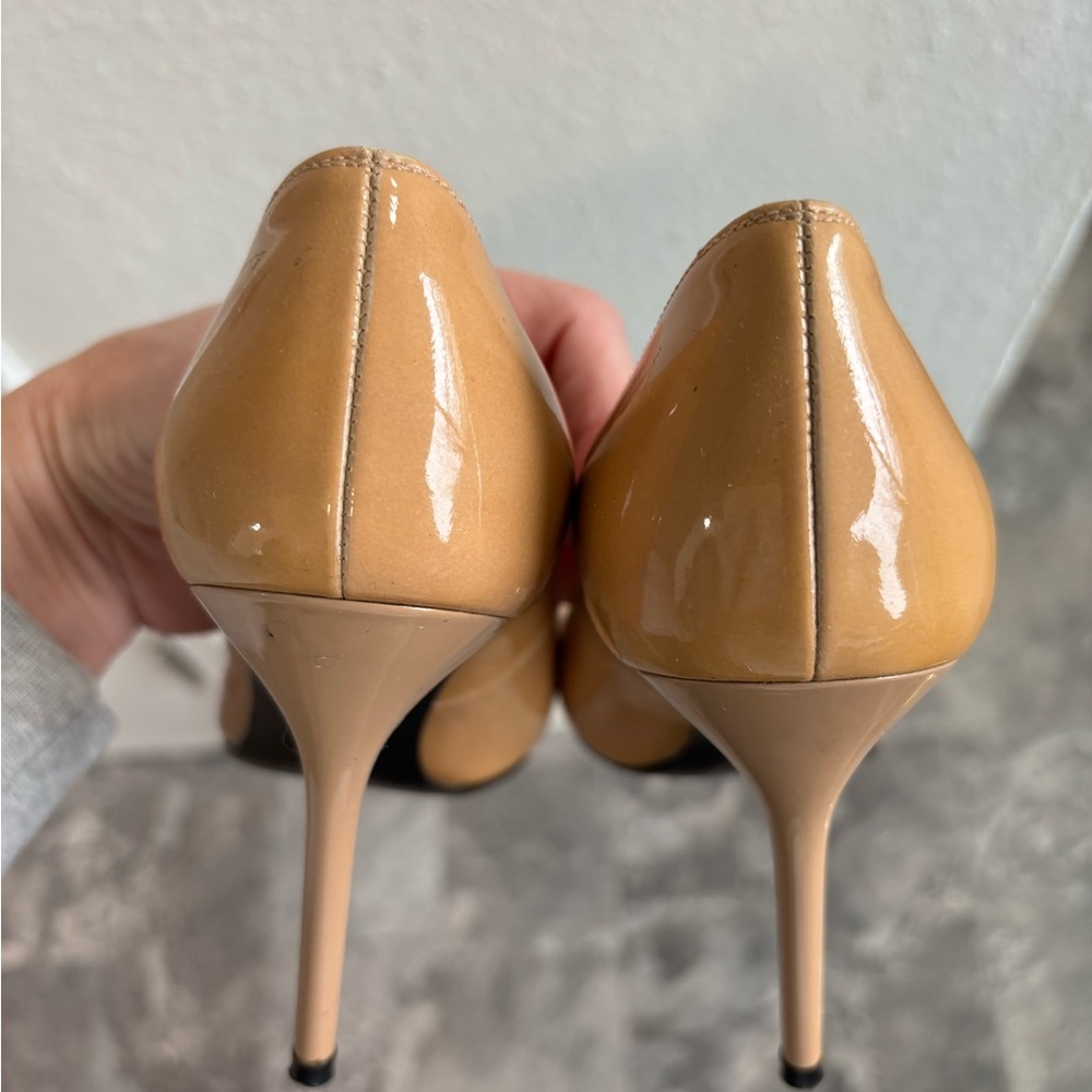 Stuart Weitzman Tan Patent Leather Pointed-Toe Pumps Size 6 M - Picture 10 of 10